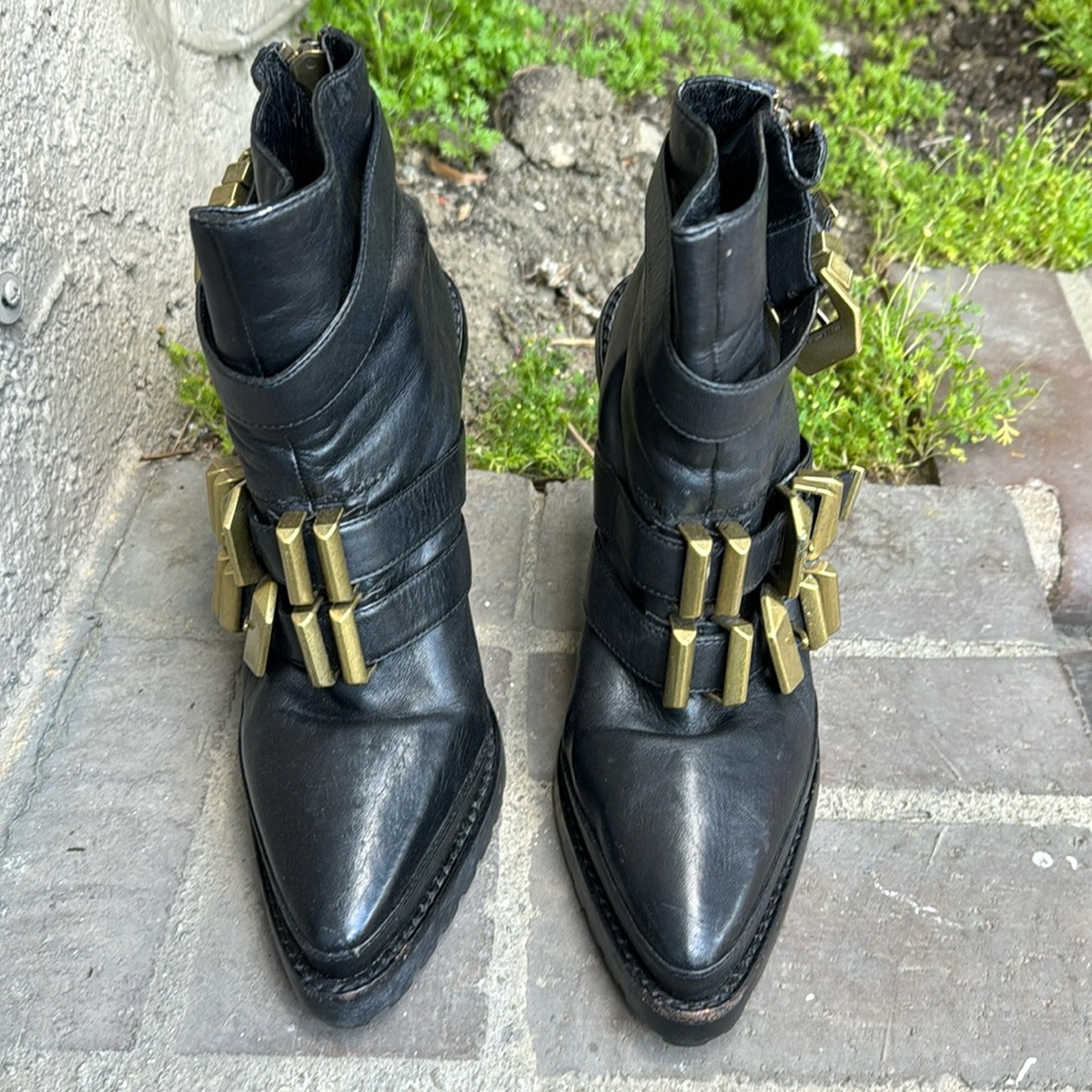 Women’s shoes 38